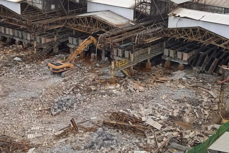 Imagen de demolición de naves