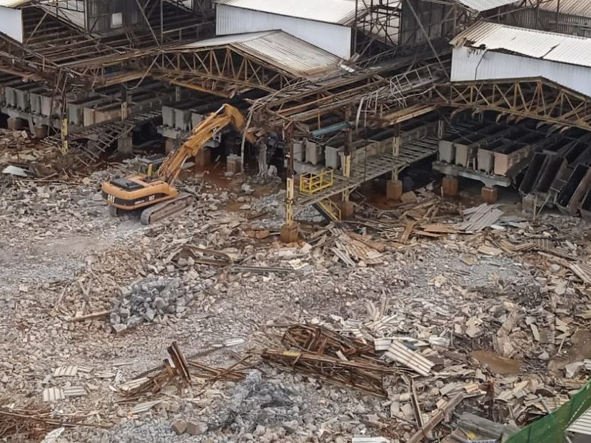 Imagen de demolición de naves