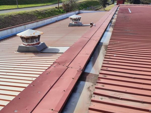 Fotografía de la cubierta de una nave a reparar