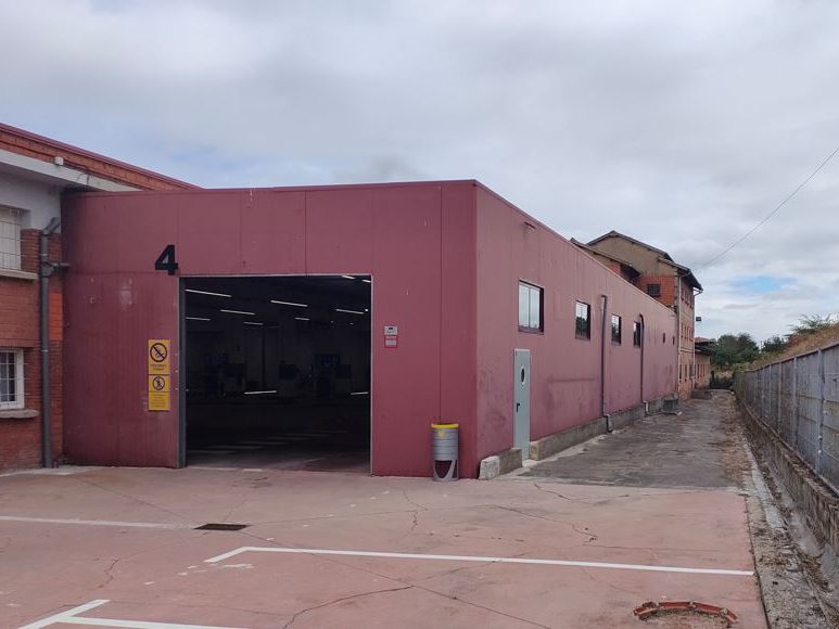 Fotografía de una nave para reaparar